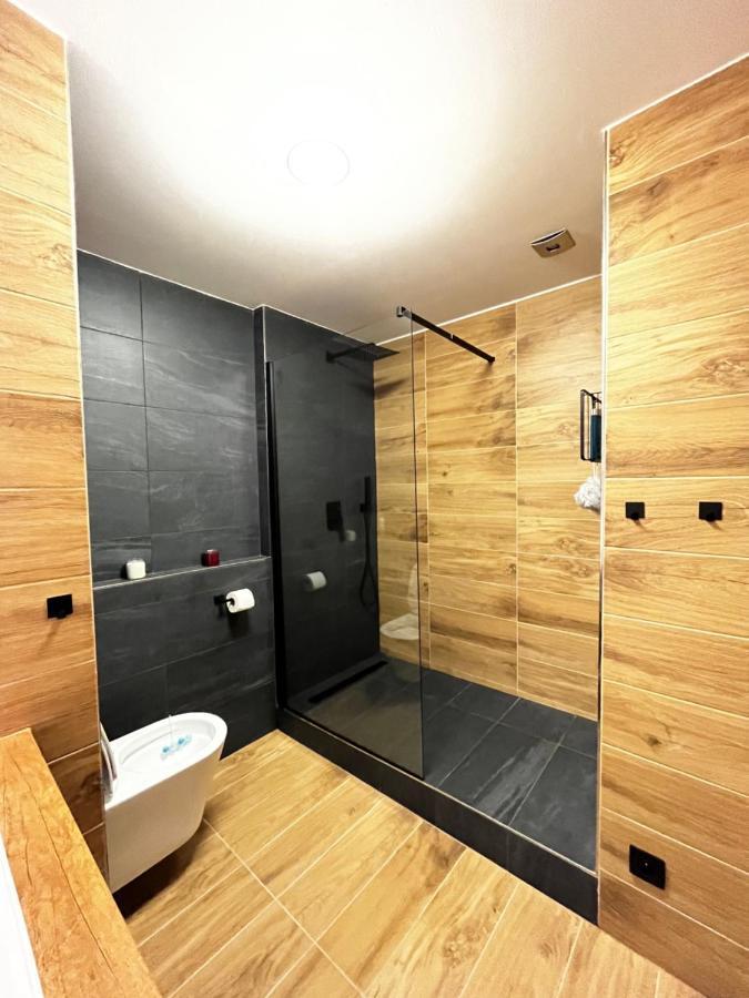 Spani Na Paletach Kousek Od Centra Hradce Kralove Apartment