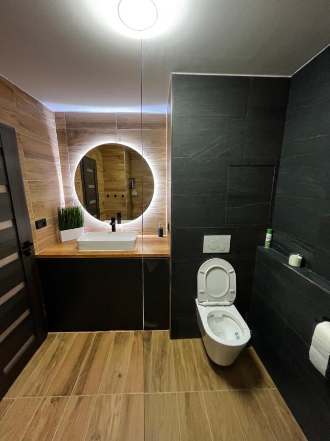 Spani Na Paletach Kousek Od Centra Hradce Kralove Apartment