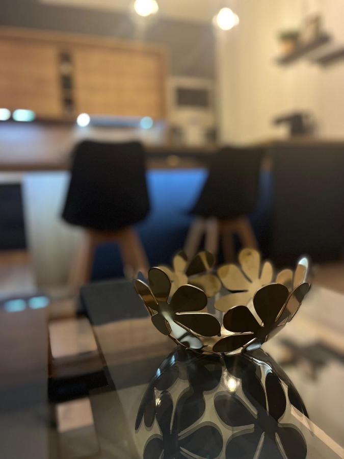 Spani Na Paletach Kousek Od Centra Hradce Kralove Apartment